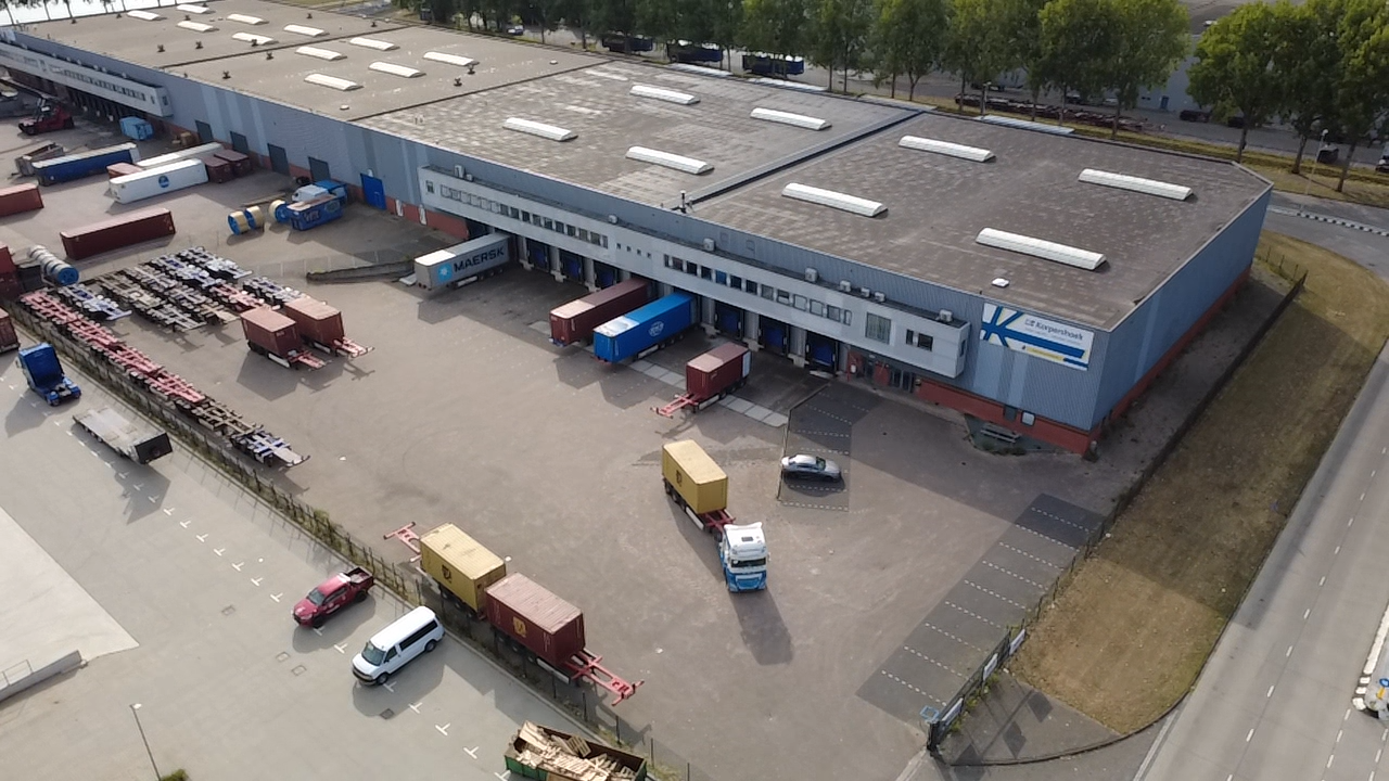 DCM Investment Group acquires distribution center at Shannonweg 81 in Botlek Rotterdam.